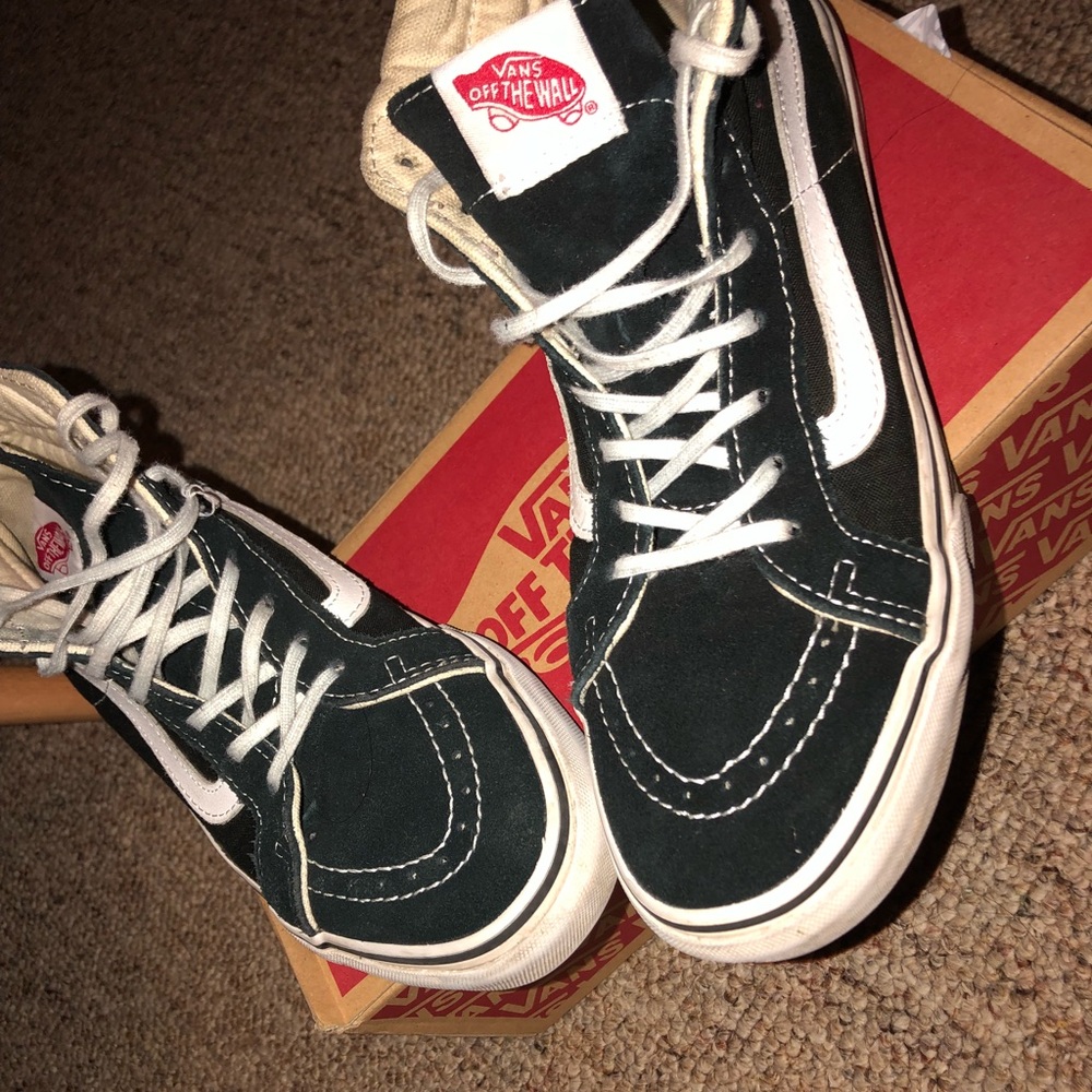 Size 8.5 Women’s Hightop classic vans